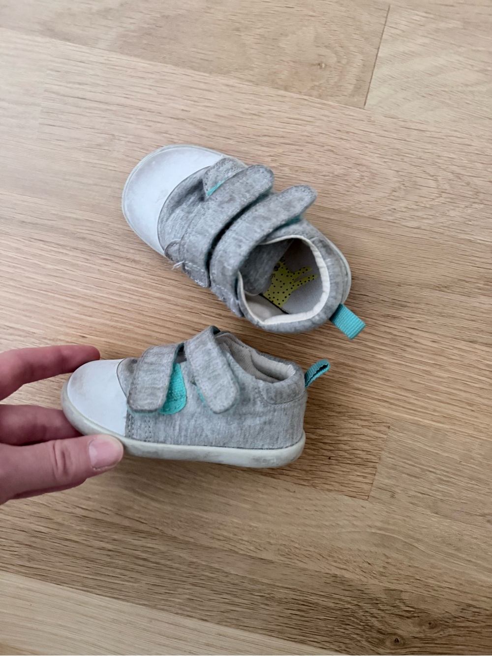 Ten little toddler shoe lot - Picture 3 of 7